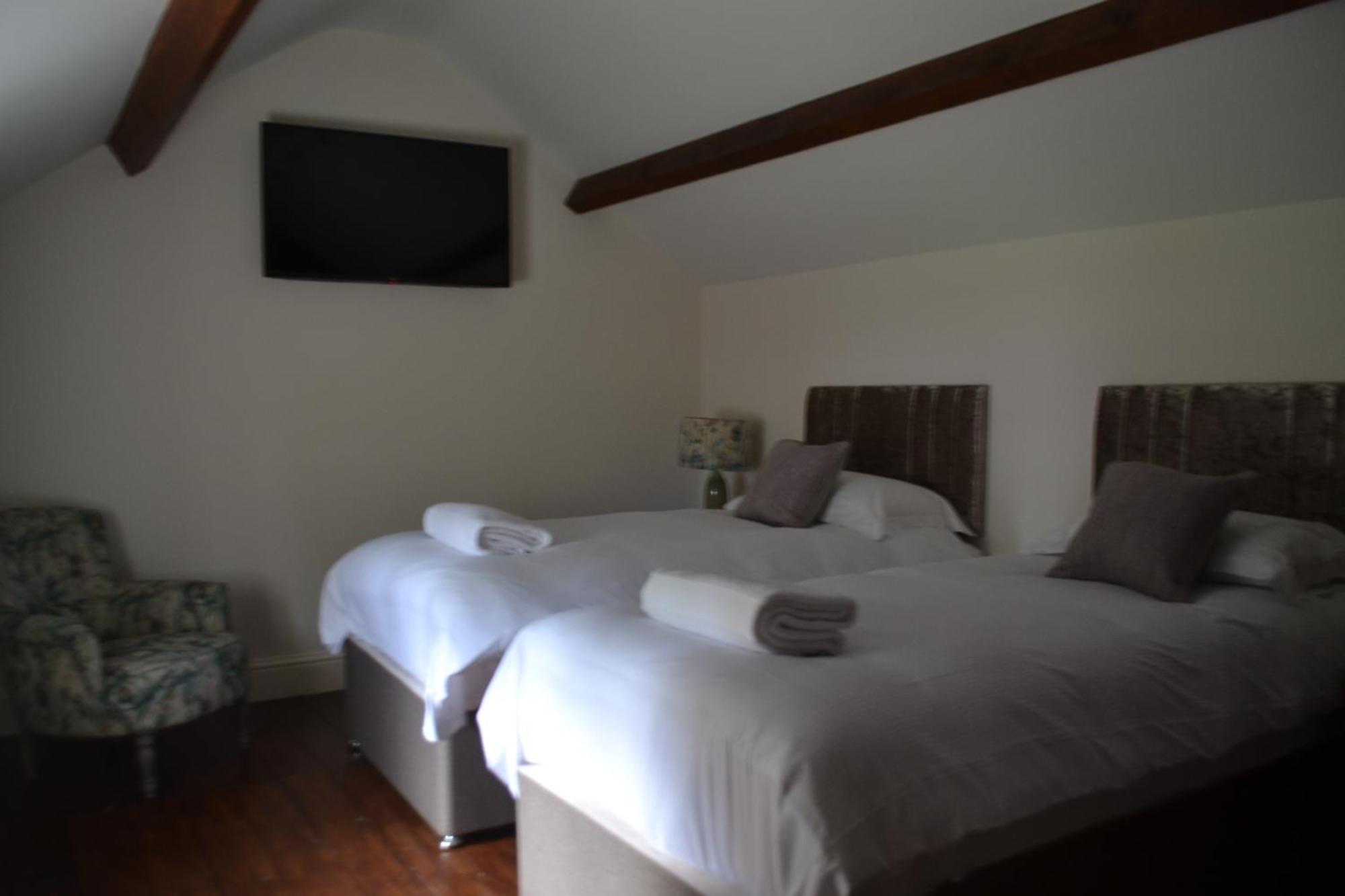 The Nags Head Hotel มอนต์โกเมอรี ภายนอก รูปภาพ